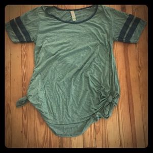 Super flowy Lularoe shirt